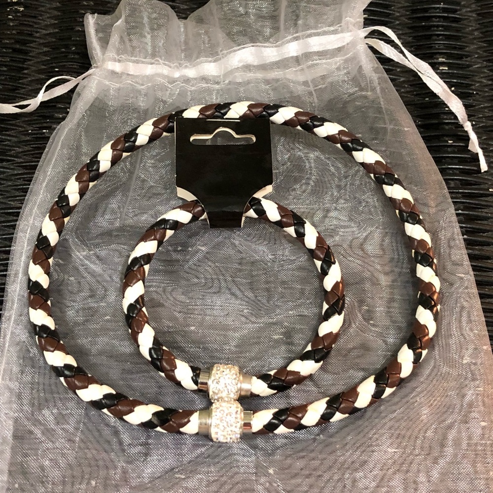Matching Necklace and Bracelet👑